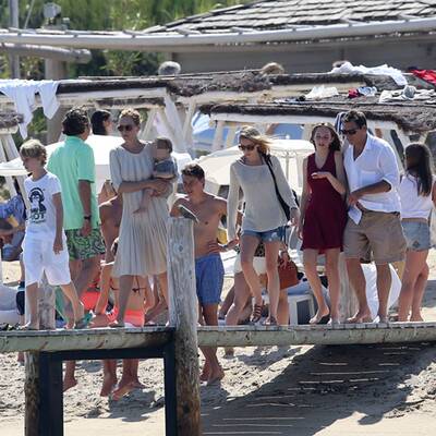 Uma Thurman urlaubt in Saint Tropez