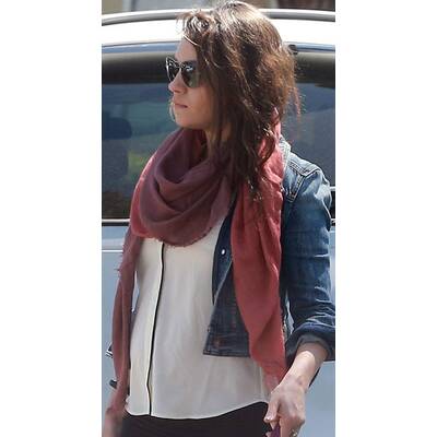 Schwangere Mila Kunis erledigt Einkäufe