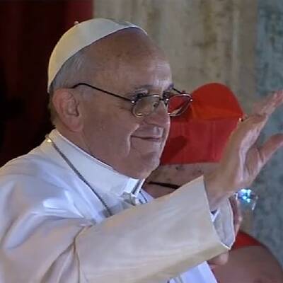 Weißer Rauch über Vatikan