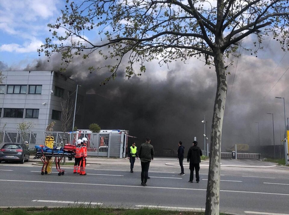 Riesige Rauchwolke über Wien: Brand in Post-Verteilzentrum