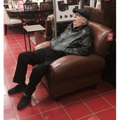 Männer beim Shopping