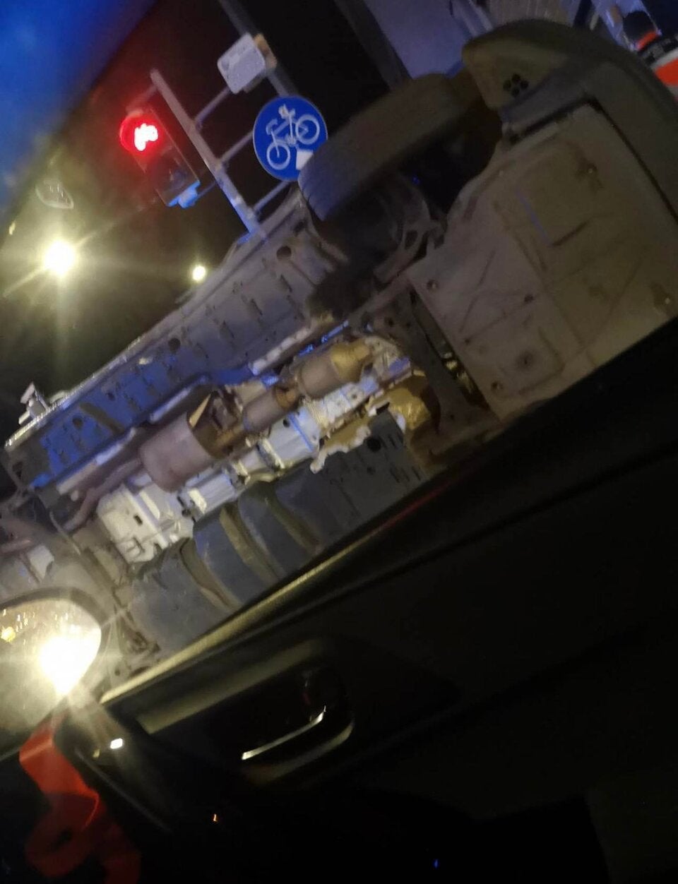 PKW crasht in Wien in Polizeibus: Fünf Beamte verletzt