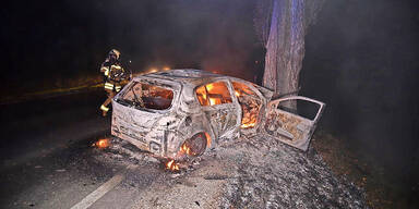 Feuer-Drama: 18-J&auml;hriger verbrannte hilflos in Wrack