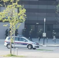 Einbruch und Brand: Polizei durchsucht SCS