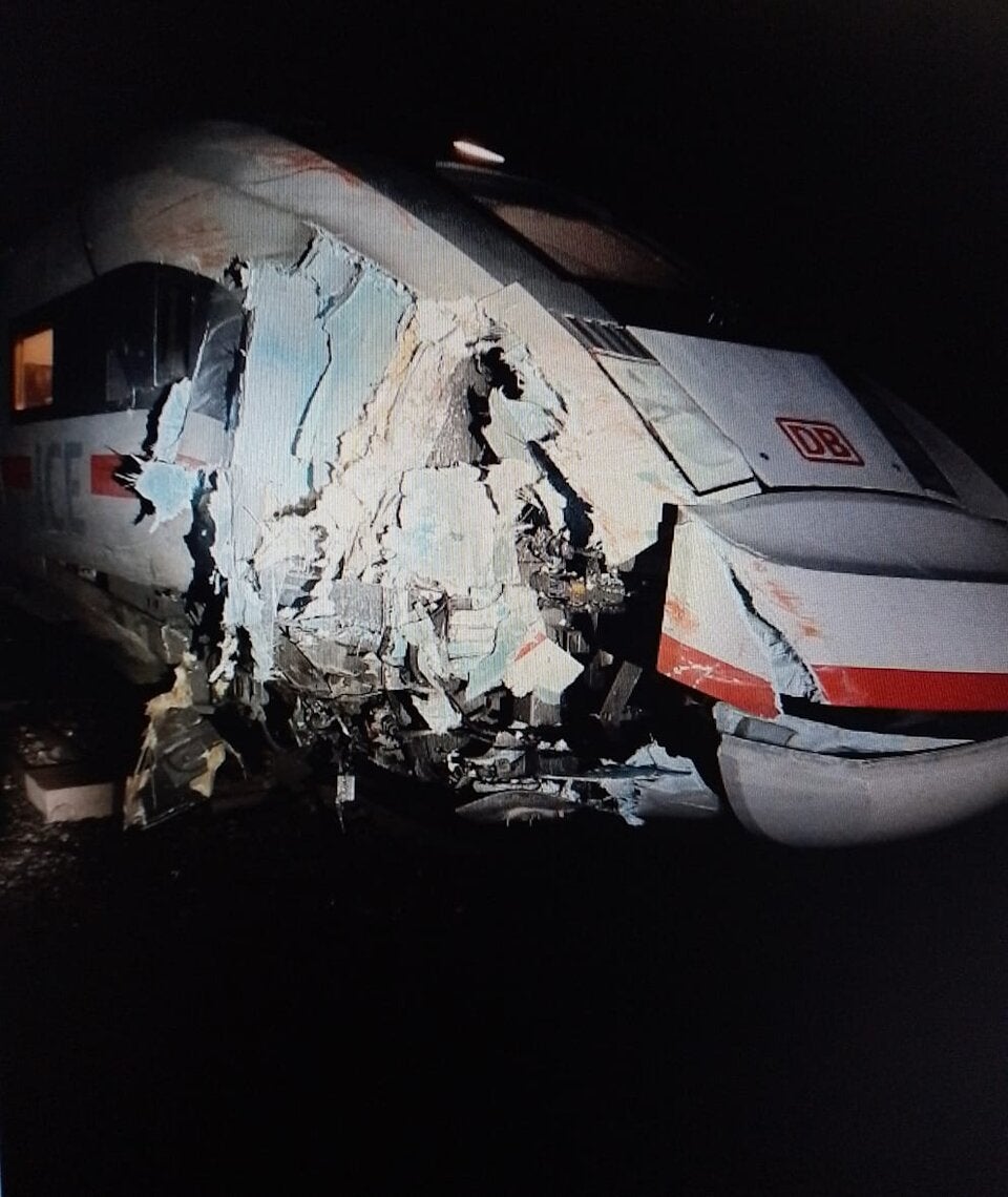 Schock für 550 Zug-Passagiere: ICE rammt Regionalzug