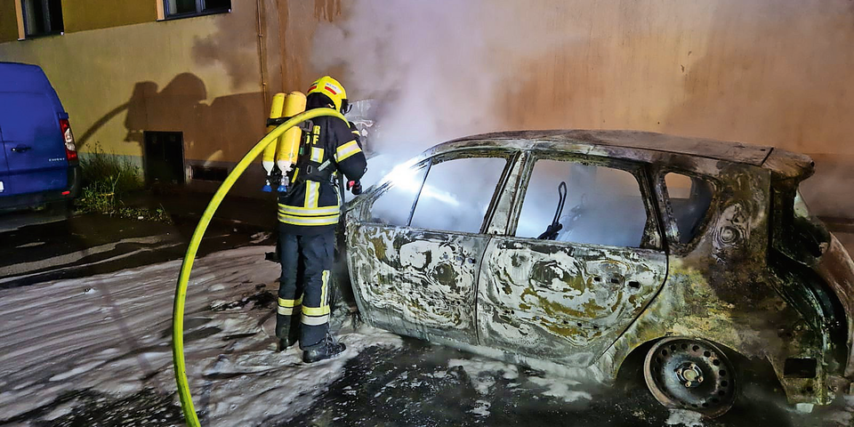 Brennende Autos: Heiße Spur zur Rammbock-Bande