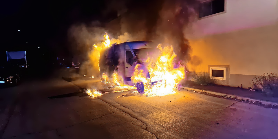 Brennende Autos: Heiße Spur zur Rammbock-Bande