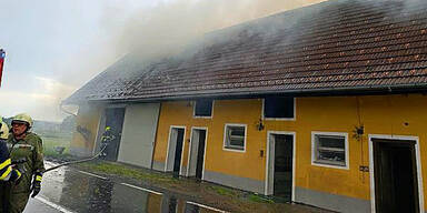 Blitz eingeschlagen: 98 Feuerwehrleute im Einsatz