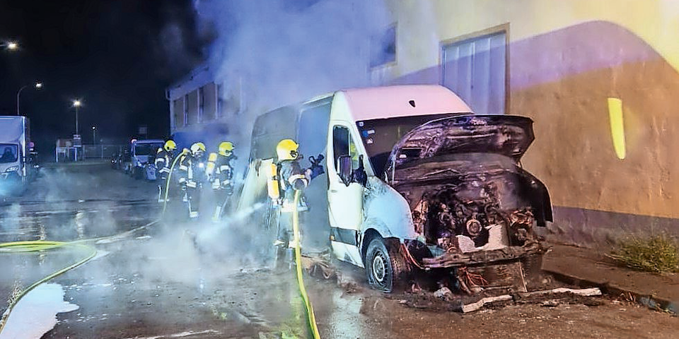 Brennende Autos: Heiße Spur zur Rammbock-Bande