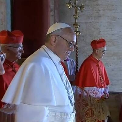 Weißer Rauch über Vatikan