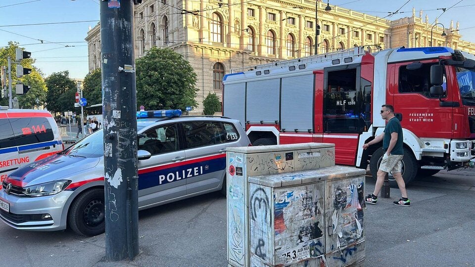 Mann bricht in Bim zusammen: Rettungseinsatz