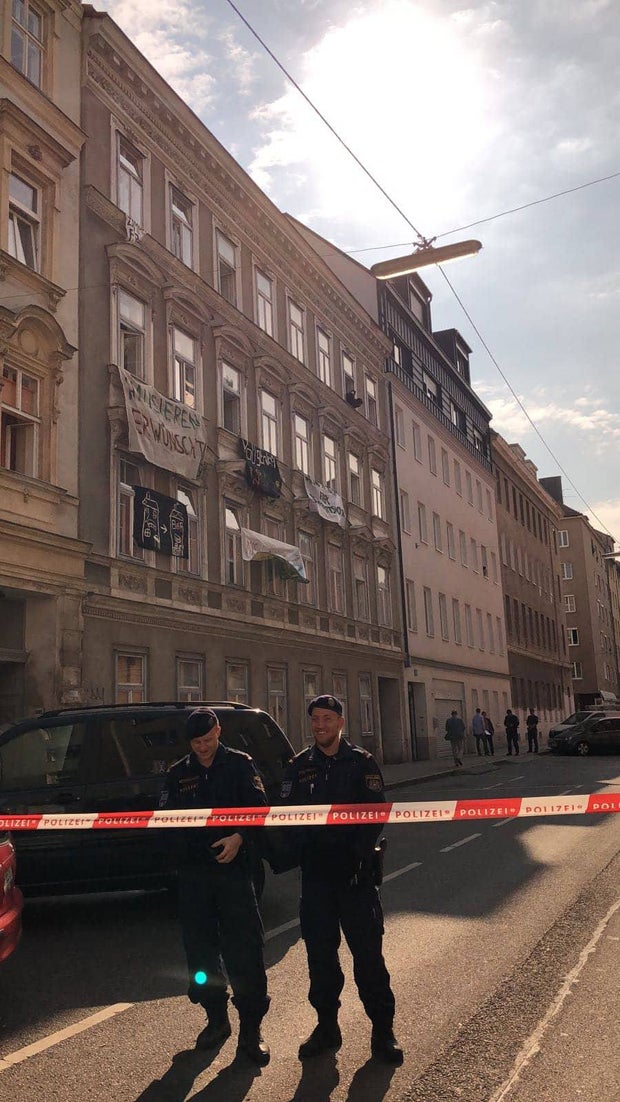 Hausbesetzer machen Party - Polizei vor Ort