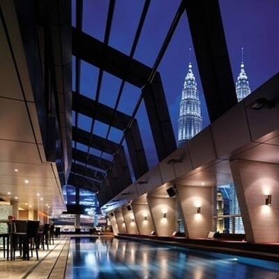 35520-sky_bar_2_traders_hot