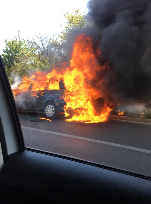 Pkw brennt lichterloh auf S2 in Wien