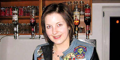 Bikerin im Bad ermordet