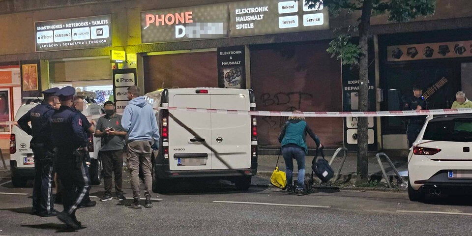 Kopie von Riesen-Einsatz in Meidling: Anschlag auf Geschäft?