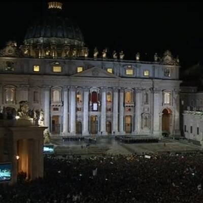 Weißer Rauch über Vatikan