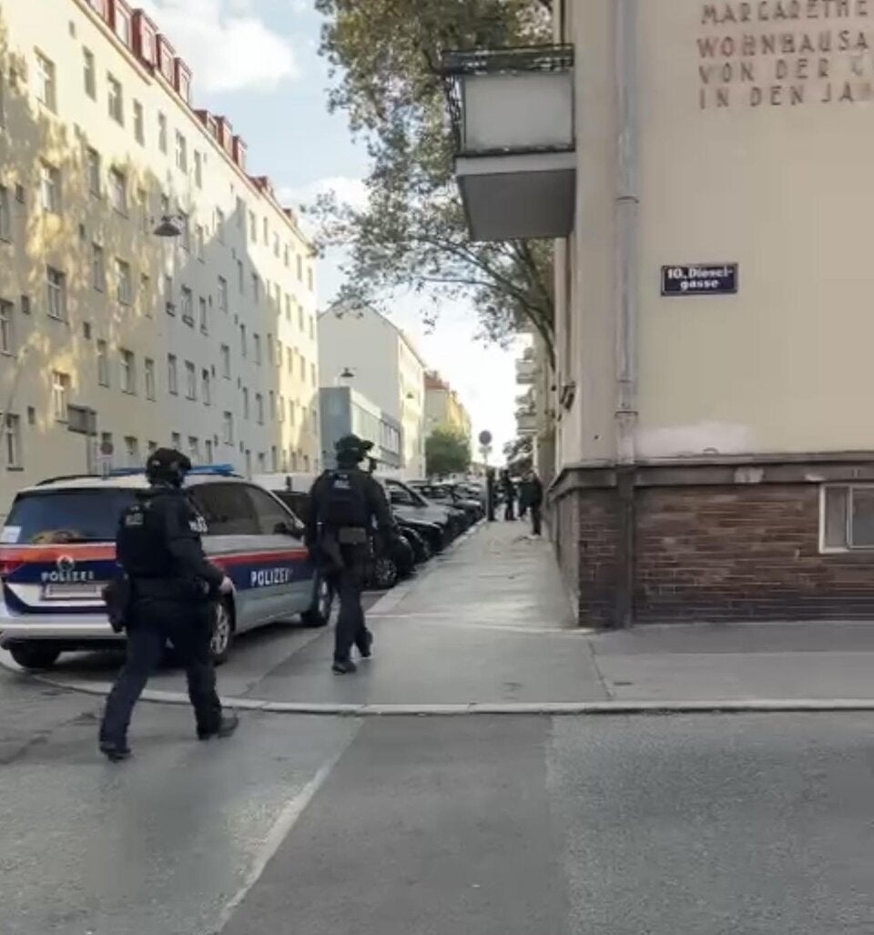 Bomben-Drohung: WEGA-Großeinsatz in Wien