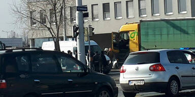 Crash in Wien: Frau von LKW &uuml;berrollt