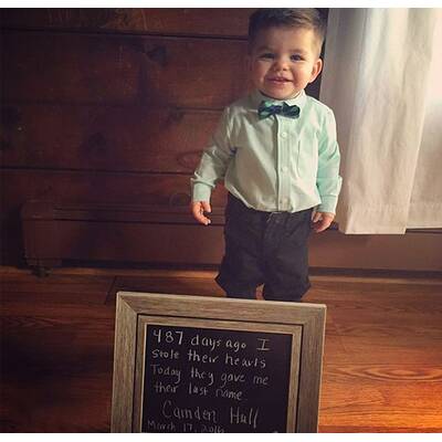 So süß feiern Kinder ihre Adoption 