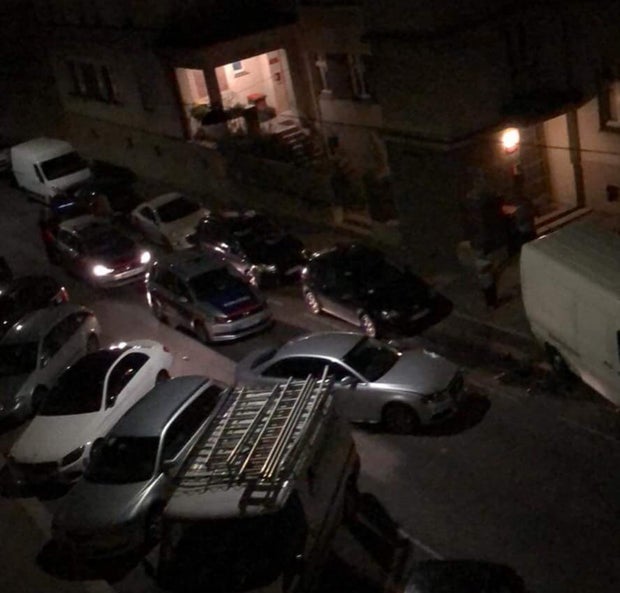 Alko-Lenker crasht in Wien in parkende Autos