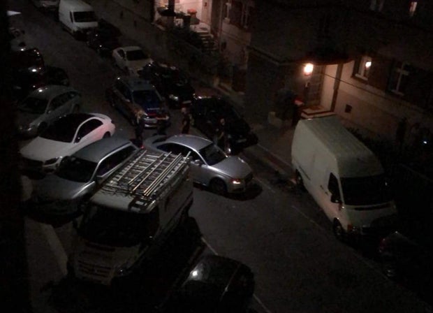 Alko-Lenker crasht in Wien in parkende Autos