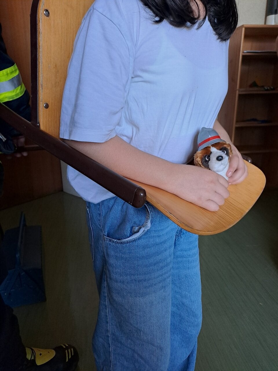 In Sessel Kind stecken