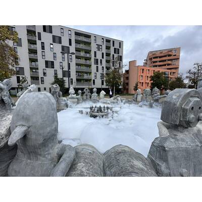 Schaum-Anschlag auf Skandal-Brunnen 