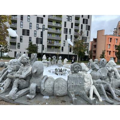 Schaum-Anschlag auf Skandal-Brunnen 