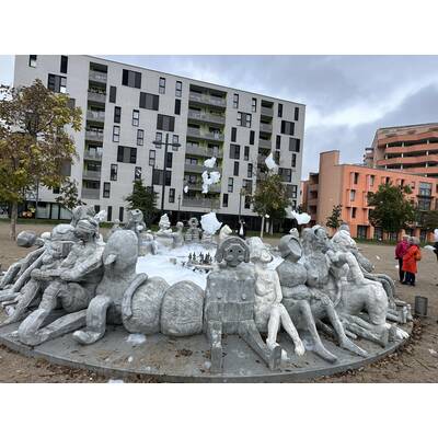 Schaum-Anschlag auf Skandal-Brunnen 