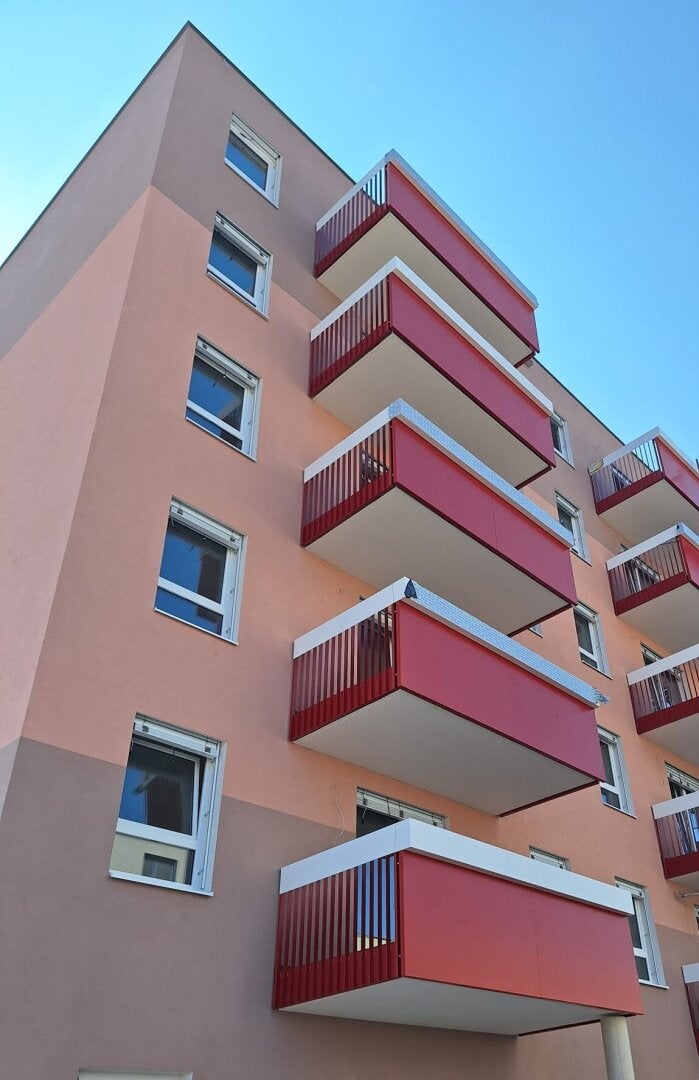 Wohnungen mit Balkon verfügbar.