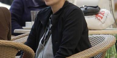 Mavie Hörbiger zeigt ihren Baby-Bauch