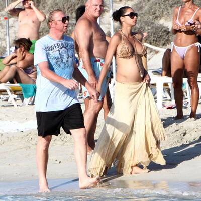 Lilly Kerssenberg zeigt ihren Babybauch