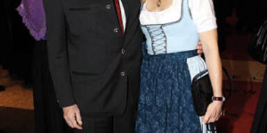 Pröll feiert 39. Hochzeitstag am Ball