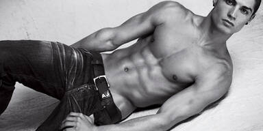 Ronaldo zieht sich für Armani aus