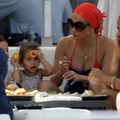 Jennifer Lopez: Mit Zwillingen am Pool