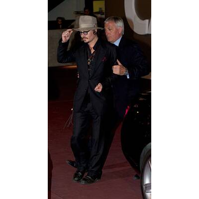 Johnny Depp mit Gehhilfe in Cannes