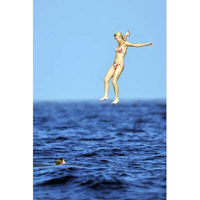 Paris Hilton - oben ohne in Italien