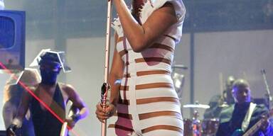 Schräge Outfits bei den American Music Awards