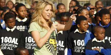 Shakira präsentiert T-Shirt zur WM