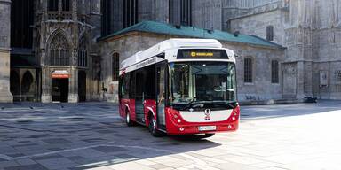 Neue Wasserstoff-E-Busflotte f&auml;hrt ab Montag durch die City