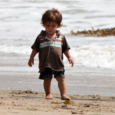 Matthew McConaughey mit Sohn am Strand