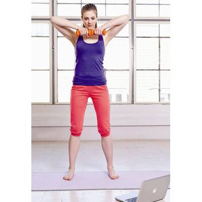 Larissa Marolt zeigt die besten Body-Straffer