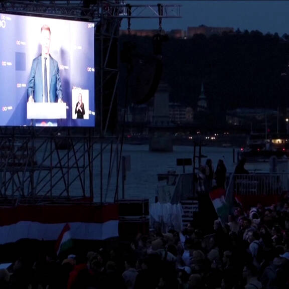Gute Stimmung bei Tisza-Wahlparty in Budapest
