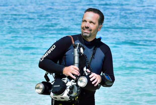 Österreicher schoss Foto des Jahres: Wal spuckt Taucher wieder aus