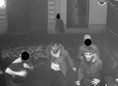 Vier Männer stachen auf Türsteher vor Wiener Lokal ein