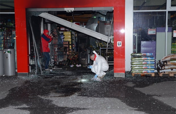 Bankomat gesprengt: Polizei liefert sich wilde Verfolgungsjagd