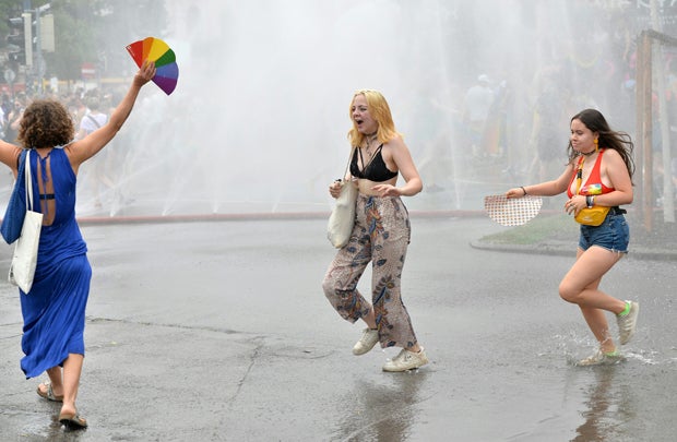 Regenbogen-Parade: So bunt treibt es Wien