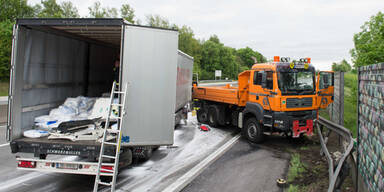 Schwerer Lkw-Unfall auf A1-Westautobahn