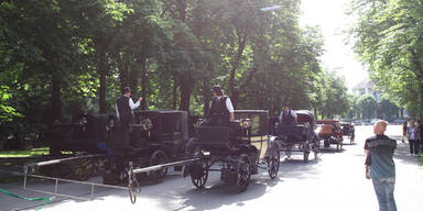 Kraftlackl zog zwölf Fiaker im Wiener Prater